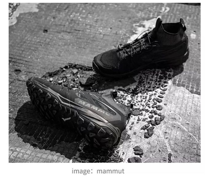 《都市「黑」科技户外Sneaker指南》