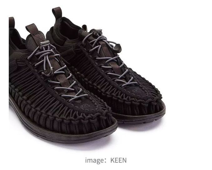 《都市「黑」科技户外Sneaker指南》