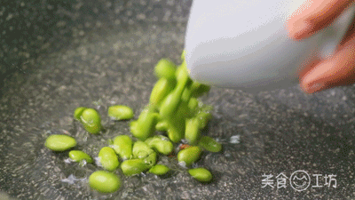 炒饭里面不加蛋,舀一勺就香翻了!