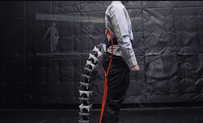 返祖到人猿时代：日本团队研发 可穿戴机械尾巴，以帮助人们更好地保持平衡，不易摔倒