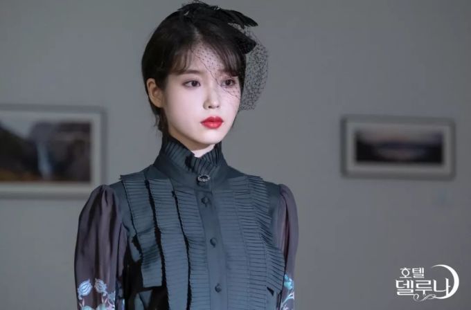 IU新剧美绝了!复古风穿搭风向标,照着穿复古又时尚!