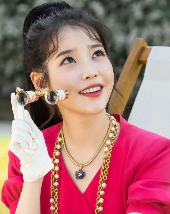 IU新剧美绝了!复古风穿搭风向标,照着穿复古又时尚!