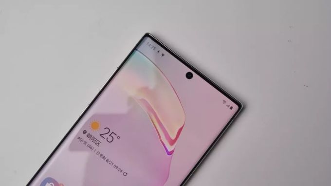 三星 Note 10+ 上手:亮点不多,「黑点」很大