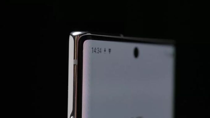 三星 Note 10+ 上手:亮点不多,「黑点」很大
