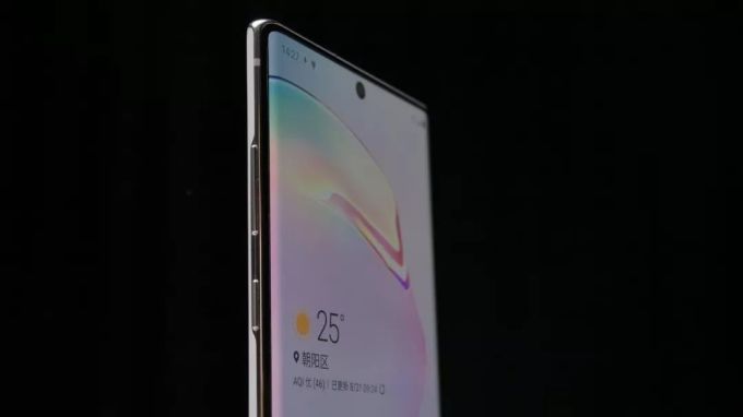 三星 Note 10+ 上手:亮点不多,「黑点」很大