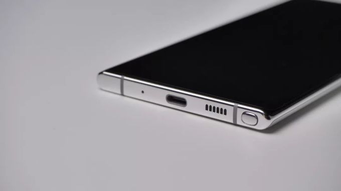 三星 Note 10+ 上手:亮点不多,「黑点」很大