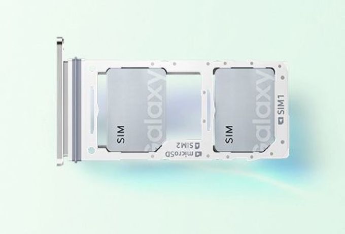 三星 Note 10+ 上手:亮点不多,「黑点」很大