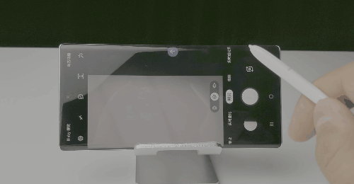 三星 Note 10+ 上手:亮点不多,「黑点」很大