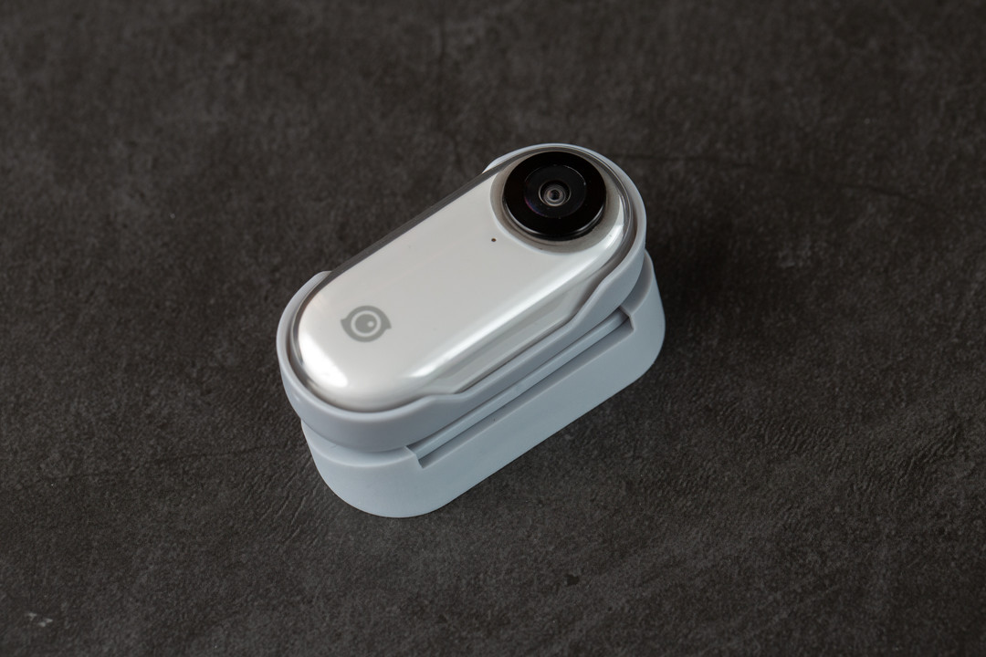 当相机小到手指大小时能干啥？ Insta360 GO拇指防抖相机开箱