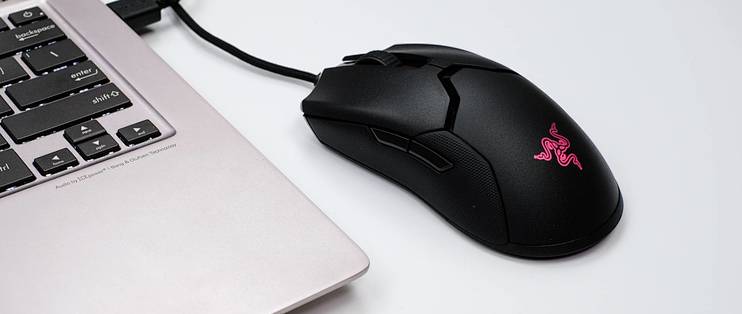 不一样的光学微动69克诠释电竞的世界雷蛇毒蝰游戏鼠标