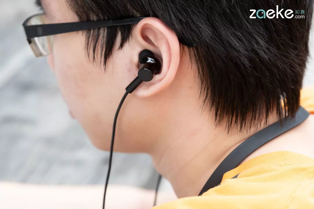 小米降噪项圈蓝牙耳机体验：用熟悉的套路攻略新市场