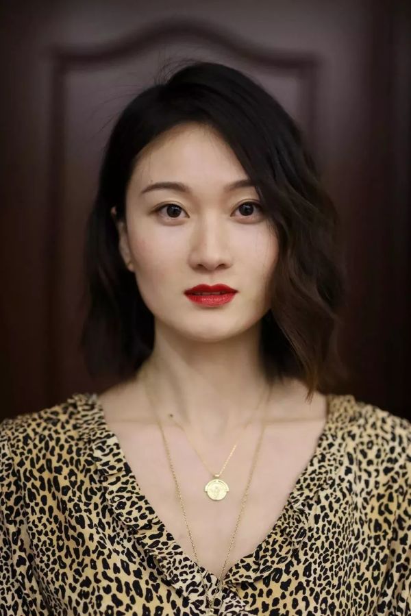 戴眼镜的时候怎么打扮更加分?超详细的化妆+选款攻略!