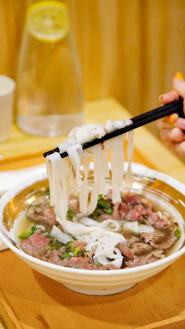 7.jpg 潮汕人都惊呆了,这家“日料店”竟然卖着粿条…