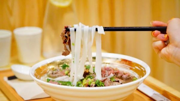 6.jpg 潮汕人都惊呆了,这家“日料店”竟然卖着粿条…