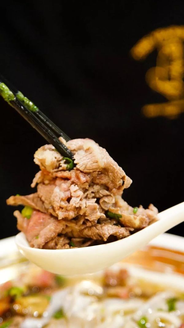 01.jpg 潮汕人都惊呆了,这家“日料店”竟然卖着粿条…