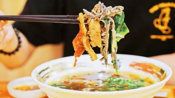 牛杂1.jpg 潮汕人都惊呆了,这家“日料店”竟然卖着粿条…