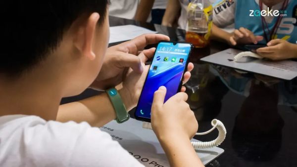 来到重庆这座8D城市,我读懂了iQOO的“5G修炼手册”
