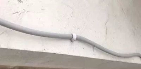 又丑又贵的吸顶灯就是智商税!这么布置灯光能省一半电费