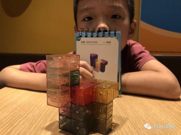 这款小小磁力积木,竟有几百种拼法,好玩到上瘾?【中外玩具网测评】