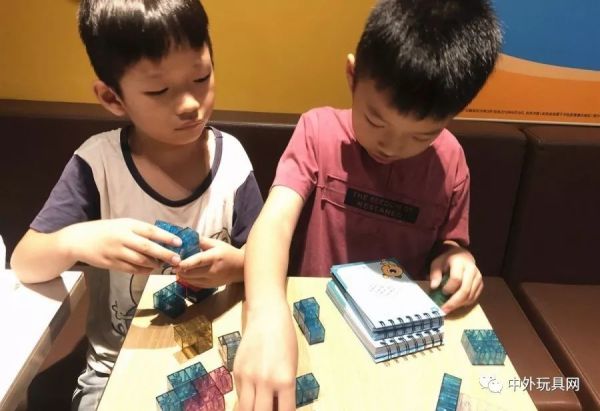 这款小小磁力积木,竟有几百种拼法,好玩到上瘾?【中外玩具网测评】