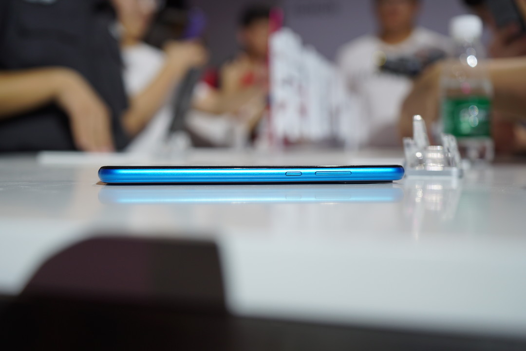 千元机新选择：荣耀Play 3 手机预售开启，4800万三摄配4000mAh大电池，售价999元起