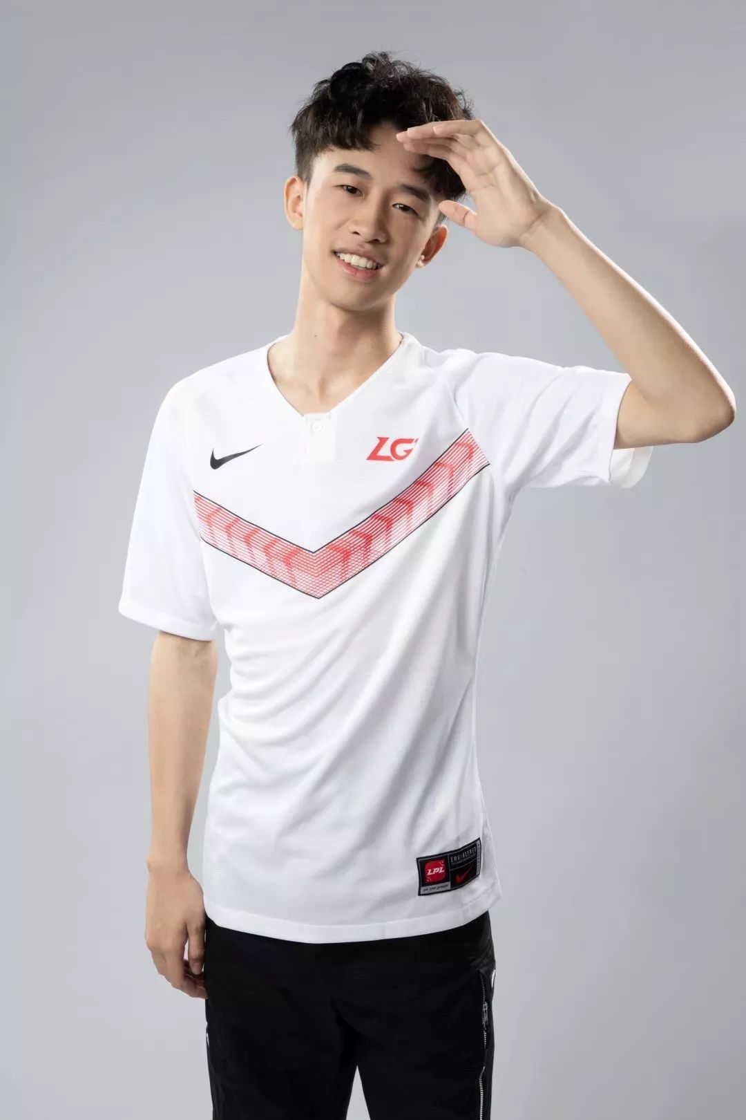 助力LPL出征S9：NIKE 耐克 携手 LPL 发布 战队比赛队服