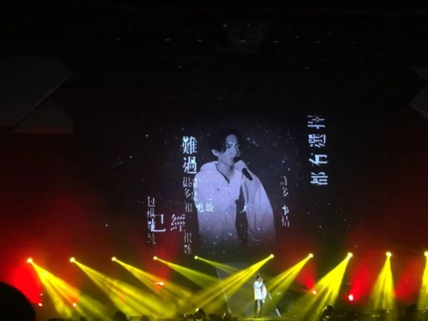 在北京路这家街头涂鸦风KTV里,我居然拍了1104张照片