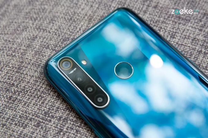 在不足千元的手机擂台赛之中,realme Q 像一位卯足干劲的选手
