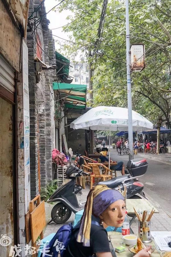 市中心80年代的烂瓦房一条街,只要5元吃1天。