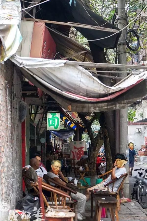 市中心80年代的烂瓦房一条街,只要5元吃1天。