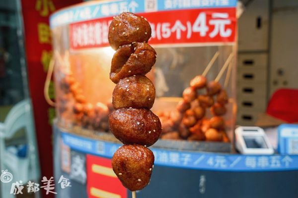 市中心80年代的烂瓦房一条街,只要5元吃1天。
