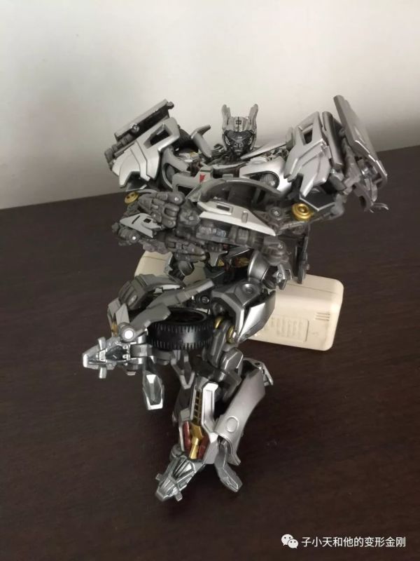 【评玩具】子小天:硕函测评《变形金刚 MPM09爵士 高人气、高颜值,这是心动的感觉?》