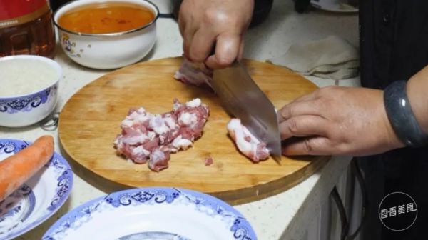 一口砂锅一块儿羊肉,二十分钟就能做出新疆手抓饭