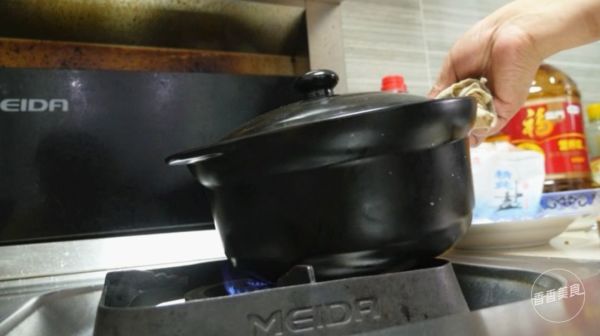 一口砂锅一块儿羊肉,二十分钟就能做出新疆手抓饭