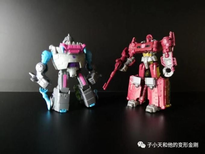 【评玩具】子小天:大果果测评《变形金刚 泰坦系列战戟和钢牙 小比例中的“好兄弟”》