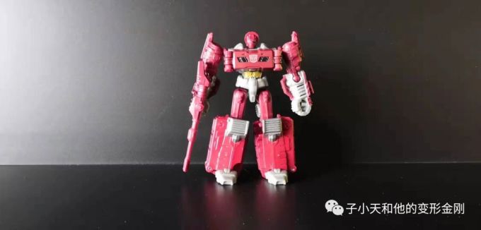 【评玩具】子小天:大果果测评《变形金刚 泰坦系列战戟和钢牙 小比例中的“好兄弟”》