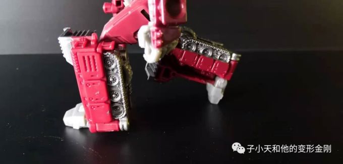 【评玩具】子小天:大果果测评《变形金刚 泰坦系列战戟和钢牙 小比例中的“好兄弟”》