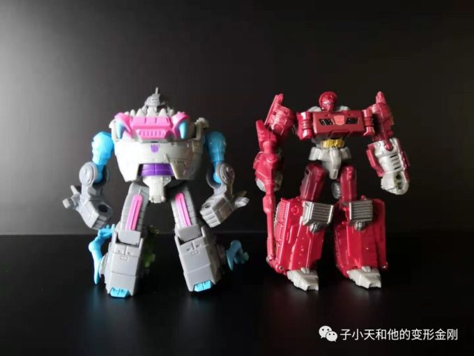 【评玩具】子小天:大果果测评《变形金刚 泰坦系列战戟和钢牙 小比例中的“好兄弟”》