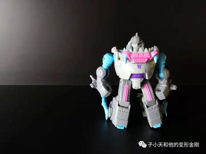 【评玩具】子小天:大果果测评《变形金刚 泰坦系列战戟和钢牙 小比例中的“好兄弟”》