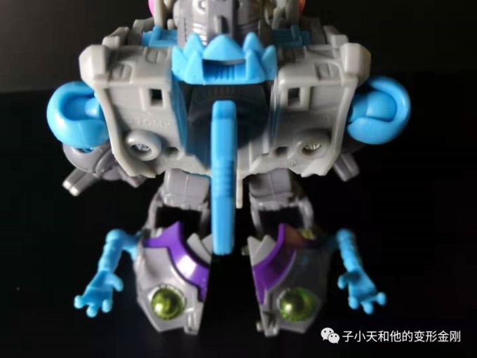 【评玩具】子小天:大果果测评《变形金刚 泰坦系列战戟和钢牙 小比例中的“好兄弟”》