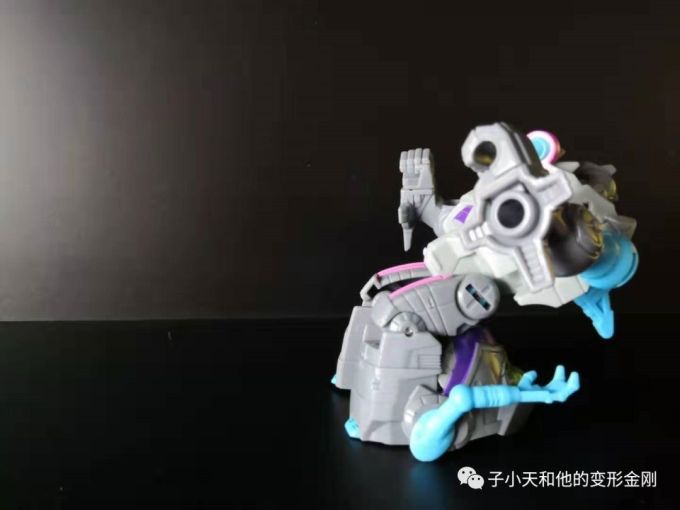 【评玩具】子小天:大果果测评《变形金刚 泰坦系列战戟和钢牙 小比例中的“好兄弟”》