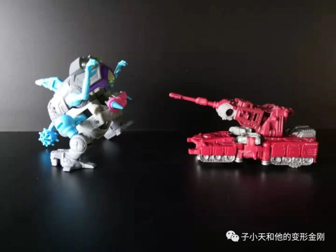 【评玩具】子小天:大果果测评《变形金刚 泰坦系列战戟和钢牙 小比例中的“好兄弟”》