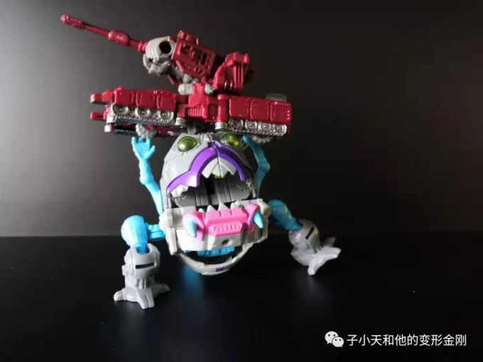 【评玩具】子小天:大果果测评《变形金刚 泰坦系列战戟和钢牙 小比例中的“好兄弟”》