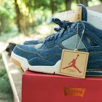 我的那些鞋 篇二：前两天李维斯和NIKE的联名让我冲动的买了这双Levi's x AJ4