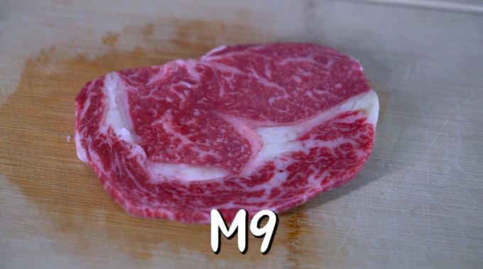 在家做贵饭:1000元的米其林M9和牛牛排,在家只要半价,做法比普通牛排还简单