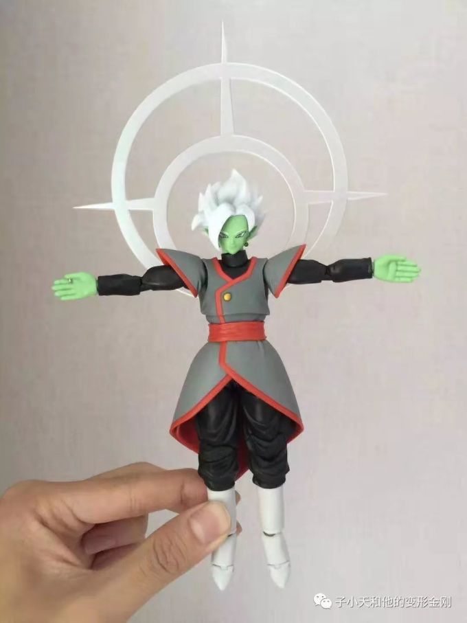 【评玩具】子小天:硕函测评《SHF超可动 精英界王神》(你没看错,这确实是个龙珠玩具……)