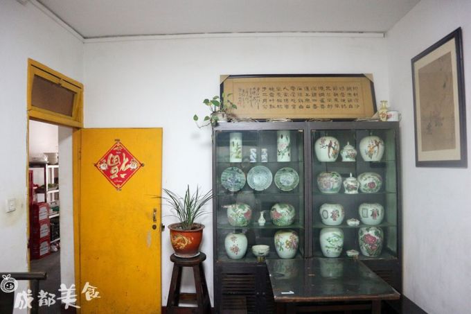 IMG_0638 拷贝.png 美领馆对面的“屌丝街”,拼桌吃的都是外国人!