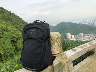 Osprey F19 光线 行走的旅行箱