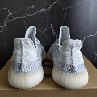 全新拼接鞋面的YEEZY350