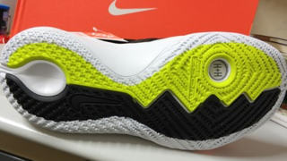 Nike Kyrie EP篮球鞋